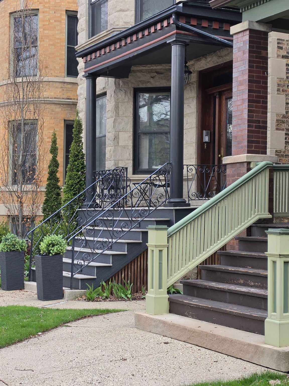 Brick residential flats in Andersonville, Chicago, with raised porches, masonry facades, and landscaped front setbacks.